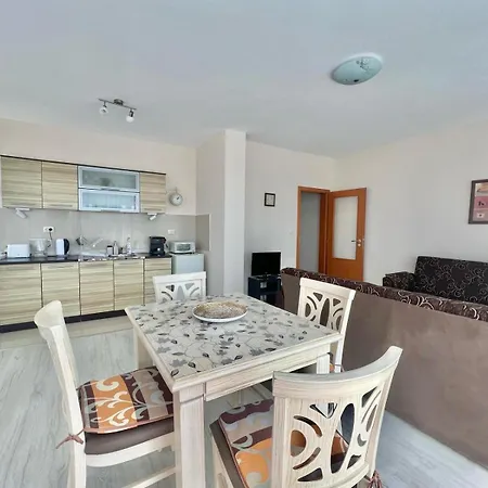 Διαμέρισμα Sunny And Spacious - Quiet Area In By Flat Mаnager Νεσέμπαρ