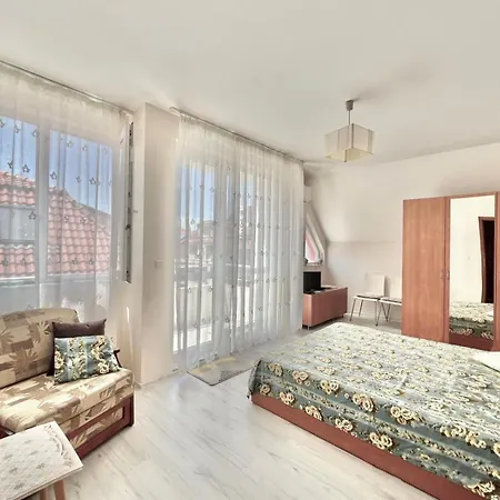 Sunny And Spacious - Quiet Area In By Flat Mаnager Διαμέρισμα Νεσέμπαρ