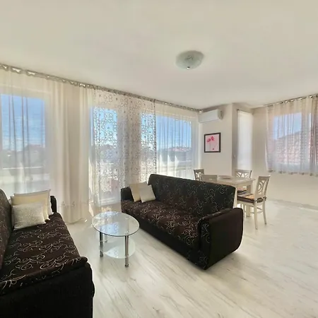 Sunny And Spacious - Quiet Area In By Flat Mаnager Διαμέρισμα