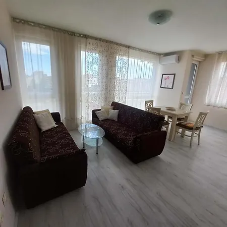 Διαμέρισμα Sunny And Spacious - Quiet Area In By Flat Mаnager