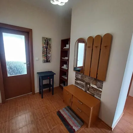 Sunny And Spacious - Quiet Area In By Flat Mаnager Νεσέμπαρ