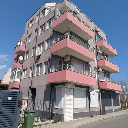 Διαμέρισμα Sunny And Spacious - Quiet Area In By Flat Mаnager Νεσέμπαρ